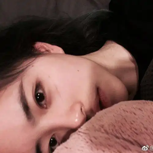 求半张脸的美女头像