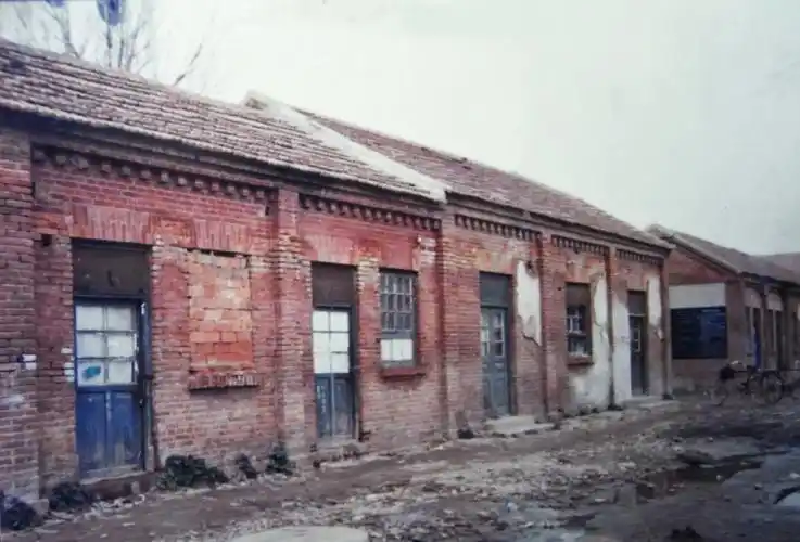 60年代的学校礼堂上世纪60年代的学校礼堂还记得你和恩师之间的故事吗