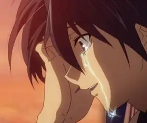 大部分人第一时间想到是女生,很少人第一反应觉得是男生在哭泣,哭几乎