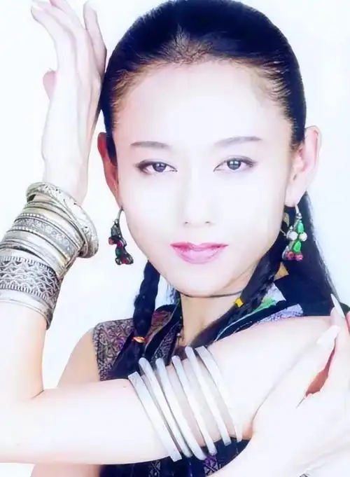 与杨丽萍离婚20年后,前夫刘淳晴毅然回到身边,无儿无女也无妨