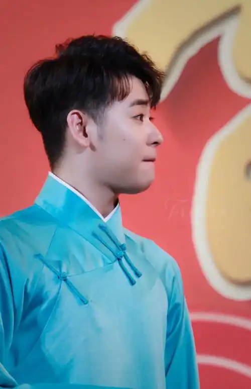 张云雷超话#张云雷听云见心演唱会#早安嗷@小辫儿张云雷放假倒计时忙