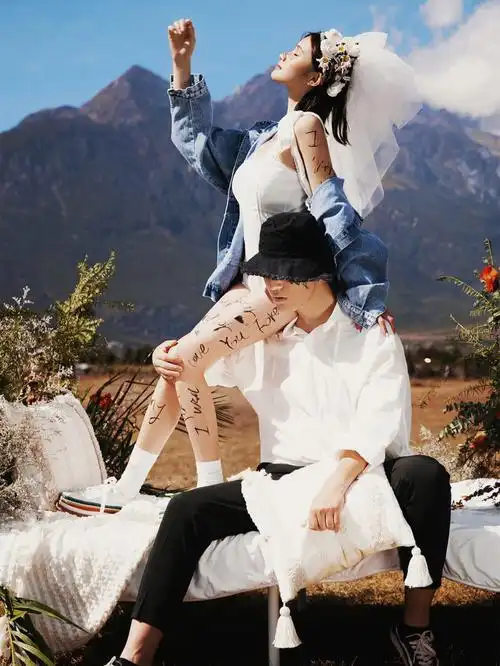 婚纱照风格眼前一亮的原野ins个性婚纱照