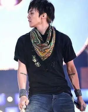 明星权志龙全身刺青 - 798纹身网