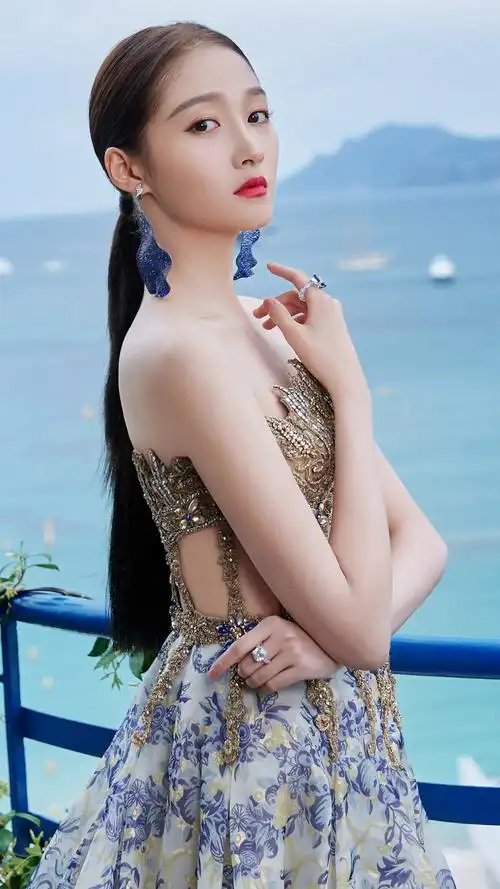 关晓彤个人资料 关晓彤的家世-世界十大百科