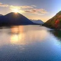 能聚财的微信山水头像