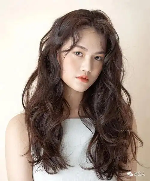 2021最流行新款卷发(卷发2021流行发型)