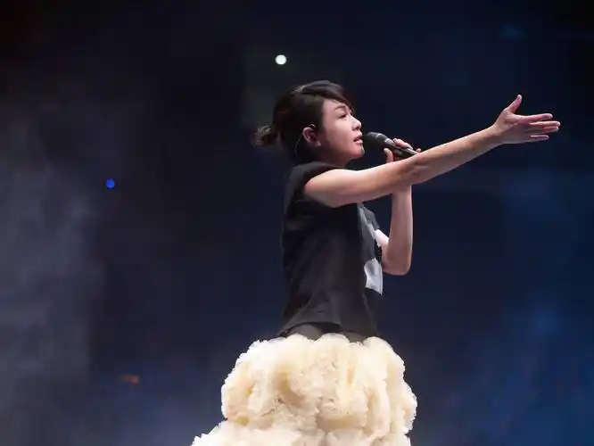 刘若英睽违七年重归上海开唱 新造型网友直呼"太美了"_巡回_演唱会