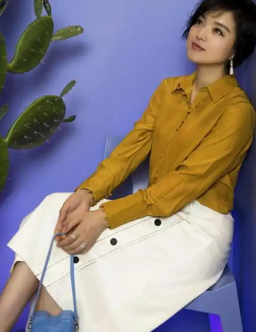 歌手白雪:38岁离异后,二婚再嫁小8岁老公,如今事业爱情两头旺插图2