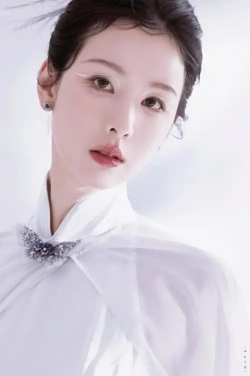 陈都灵 白孔雀##女明星gq红毯造型