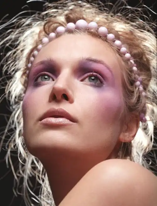 photoshop快速消除人物脸部瑕疵-ps照片美化-psdee教程网