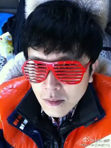 主持人姜晖:       再不疯狂,我们就老了!