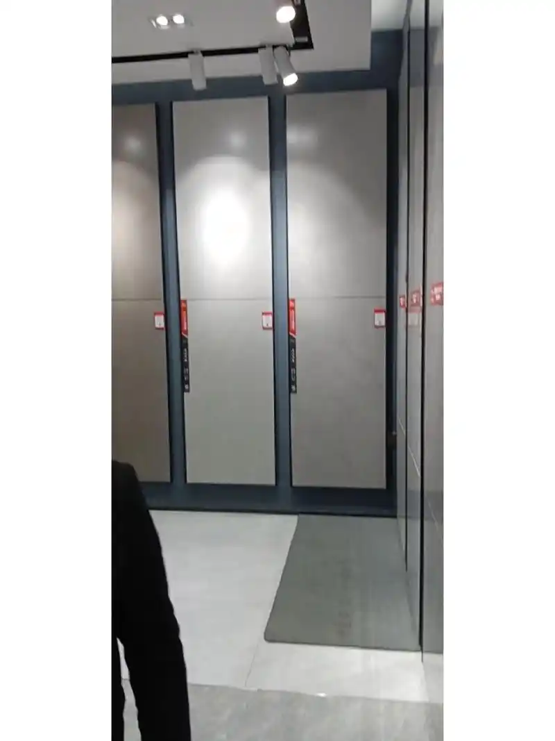 客厅,走廊灰色地砖,房间门配什么颜色 五里庙建材市场走一圈,确定了