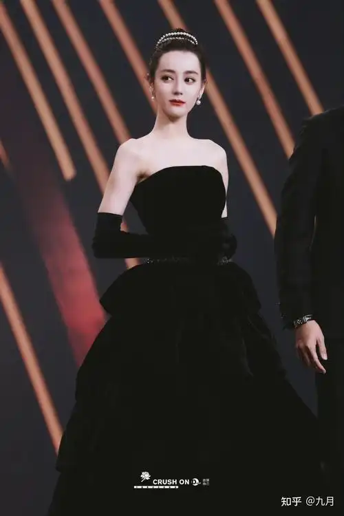 演员迪丽热巴有哪些出圈的红毯造型