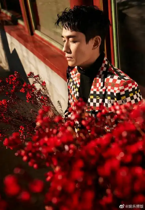 朱一龙三月你好海报