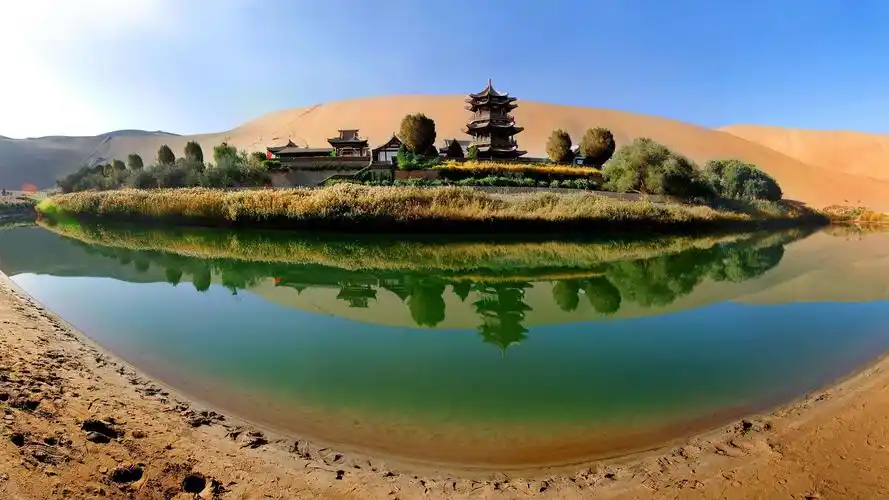 敦煌八景之一月牙泉