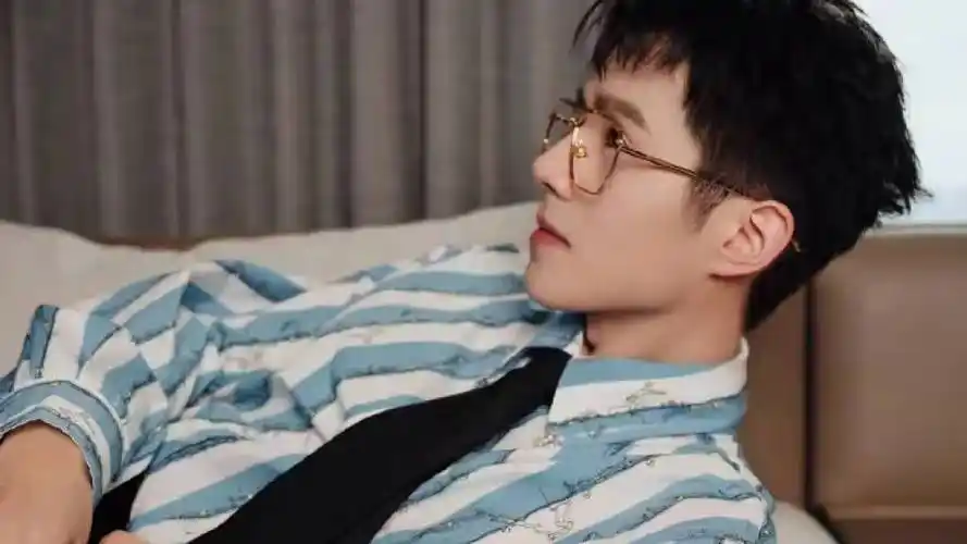 周冬雨刘昊然分手疑云:是误会一场还是情变实锤?