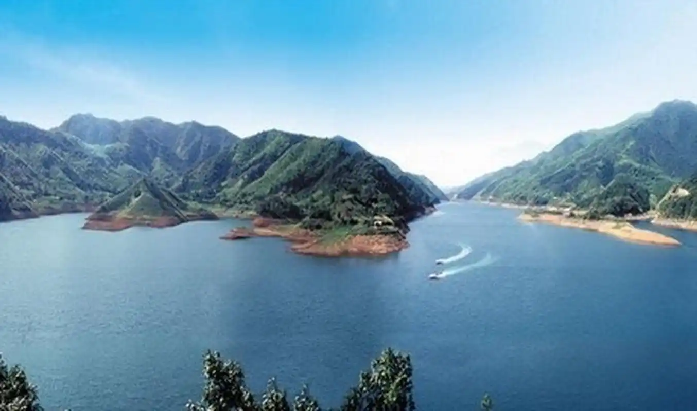 万物皆可云##五一旅游攻略#青龙湾景区:本景区的主体青龙湾(湖),和邋