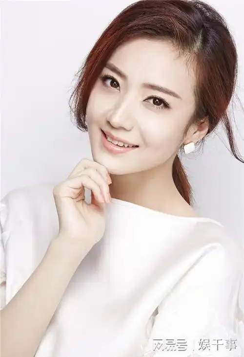 四川女演员王晓淡雅与宁静气质迷人