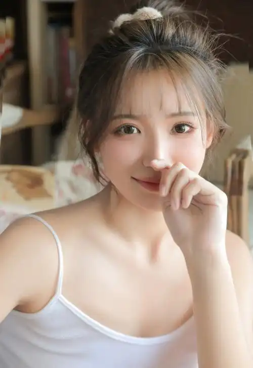 高颜值美女吊带露肩美腿私房写真美女图片