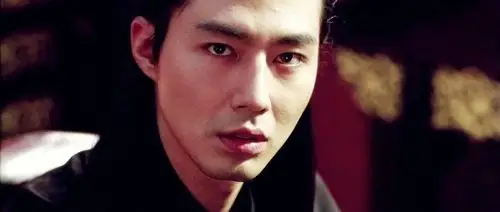 重看《霜花店》,赵寅成在里面真的太帅啦,颜值和.