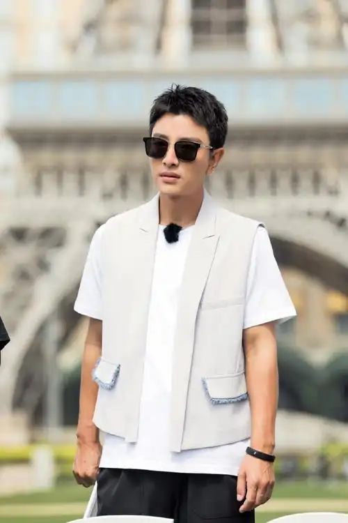 贾乃亮超话明明自己也非常害怕,却不忘给好兄弟加油壮胆,老板的爱和