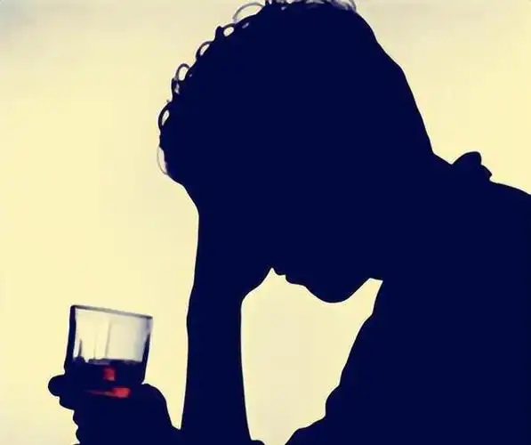 2009年模范丈夫"捐肾救妻",如今却落得如此悲惨的下场