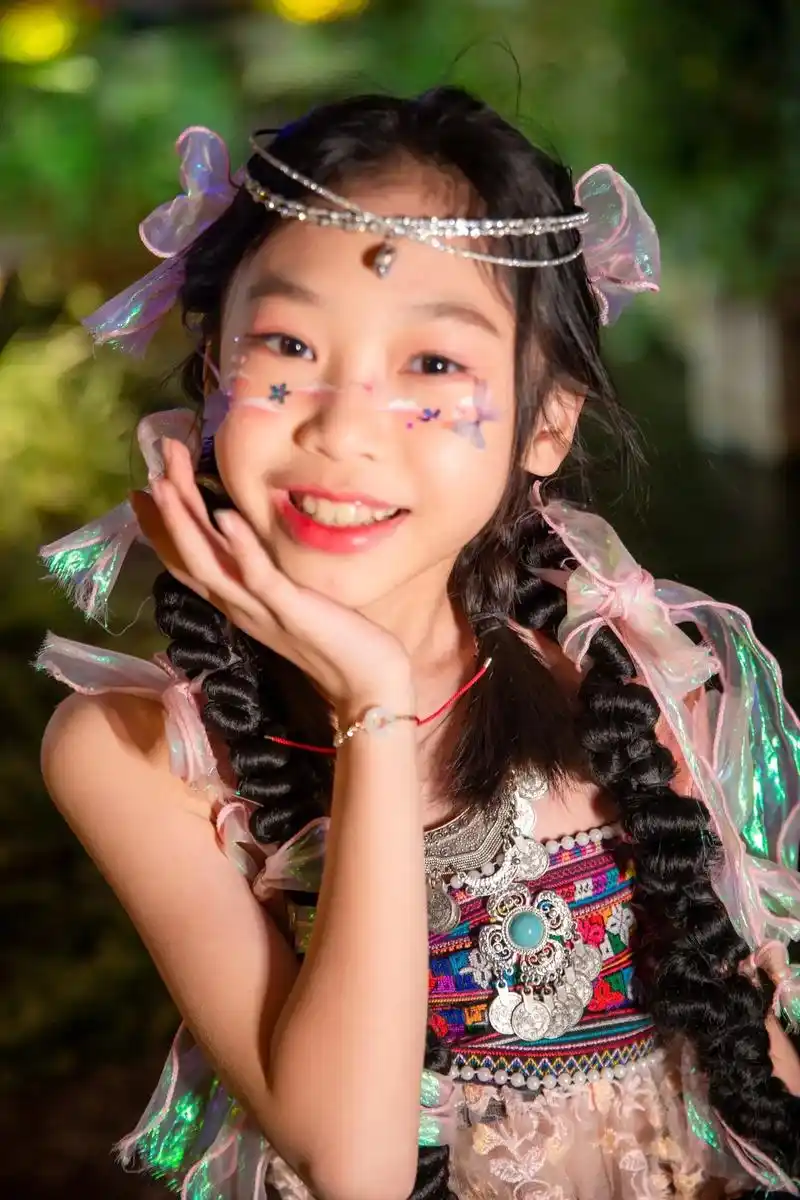 女孩子的照片憋着不发会过期#超有镜头感的小女孩 - 抖音