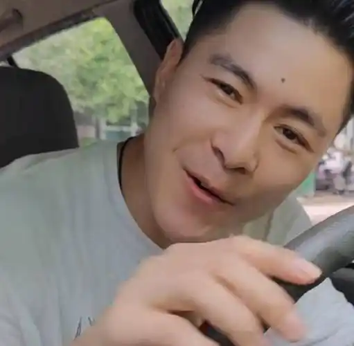 看到王雷方的生活状况,一些网友甚至质疑他是来体验生活的,租农村的