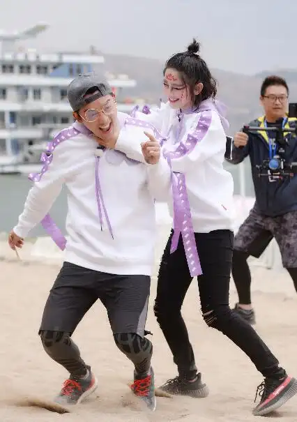 《奔跑吧》郑恺唐艺昕互怼了一整期却被赞甜出蜜!