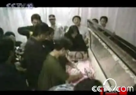 邓丽君死因存疑:脸有掌痕 男友拒解剖遗体