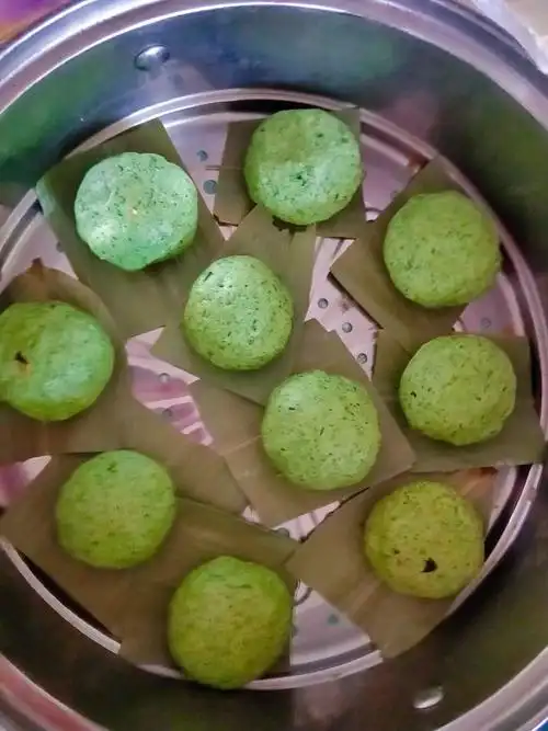 马上清明节了今天赶着做了些清明果给同事们尝尝鲜