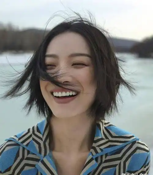 32岁倪妮瘦出排骨身材!