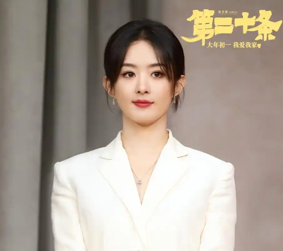 张艺谋评价赵丽颖,不提演技二字,短短几句话,让女方为人被看清_腾讯