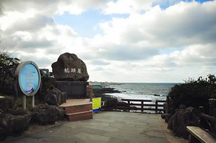 【携程攻略】济州岛龙头岩适合家庭亲子旅游吗,龙头岩家庭亲子景点