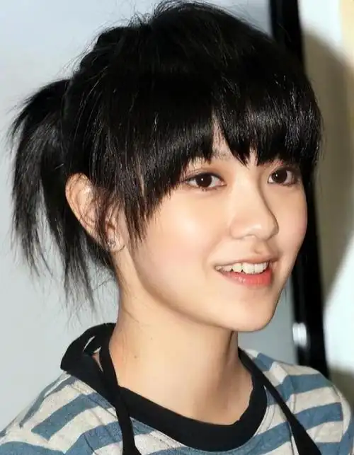 才女郭采洁和杨幂热吻因郭敬明走红36岁依旧未婚