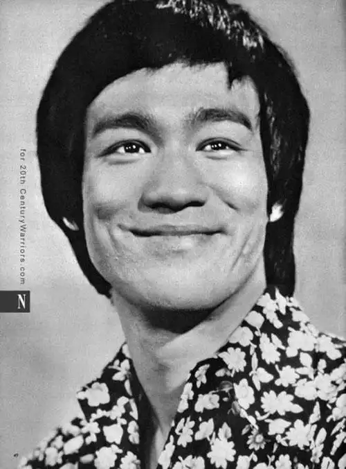 李小龙13件遗物将拍卖 一封亲笔信值30万港元