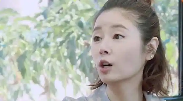 因为没有认真看简历的背面,所以导致一大半的资料没有填写,林心如一下