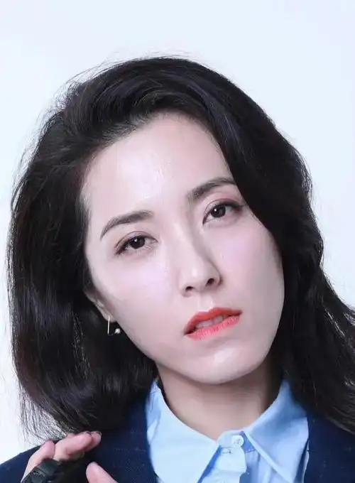 曾黎高清怼脸照 高级颜值不愧是中戏女神校花_网易订阅