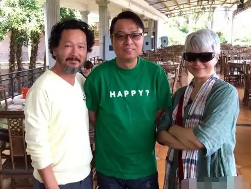 廖启智生前和老婆办卡照曝光,贴心陪伴陈敏儿,身材消瘦状态却不错