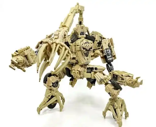 碎骨魔这款角色出自电影《变形金刚1》,他是霸天虎的一员,为了寻找