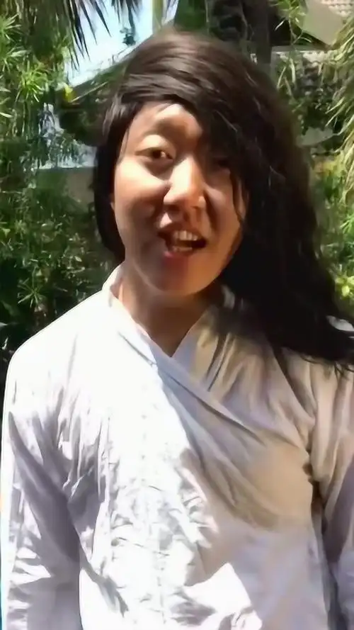 女装大佬阿纯风格多变抠脚大汉风格美颜后网友不淡定了