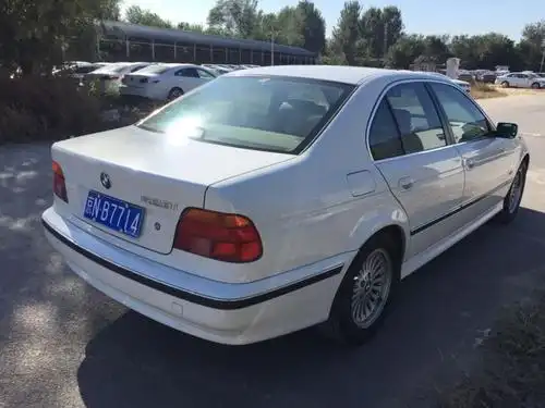 【北京】2000年10月 宝马 宝马5系 528i 2.8 后驱版 白色 手自一体