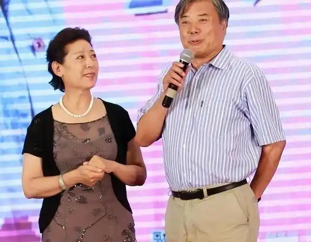 关牧村和王星军离婚33年后她带儿子改嫁高官他住美国至今单身