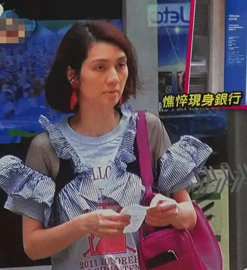 虽然出轨事件闹得轰轰烈烈,而洪欣一直都没有表态,不过看到两人出席