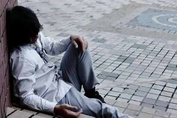 中年人的心酸:情绪的"毒药"与疗愈之道