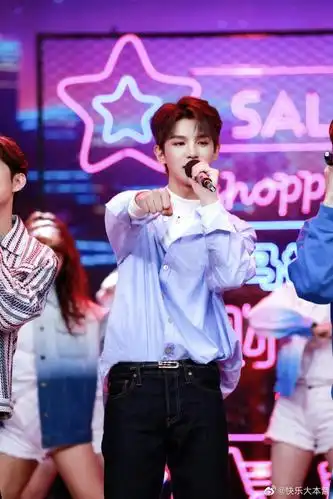 《快乐大本营》黄明昊现场照公开 明天就可以看见可爱小贾了!