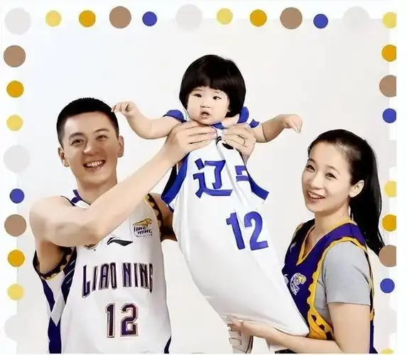 唐佳良与杨鸣经济条件优越,双方父母都催他们生二胎.