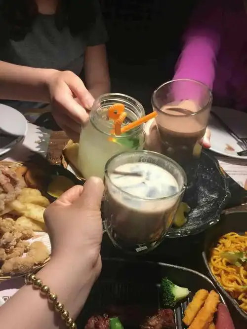 碰杯,碰到一辈子的姐妹!