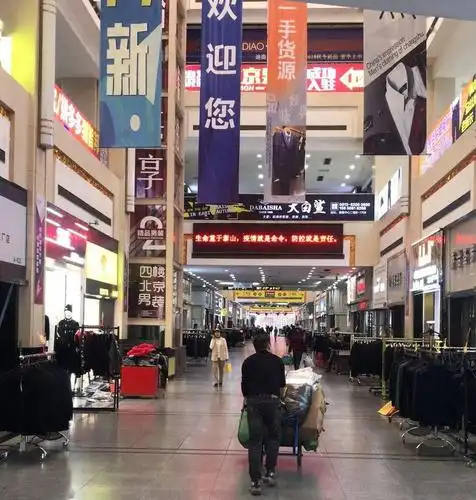 今天常熟服装城热闹开市