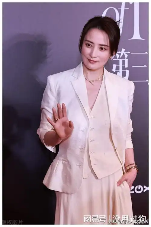 蒋勤勤的红毯造型,网友:"这气质,绝了!